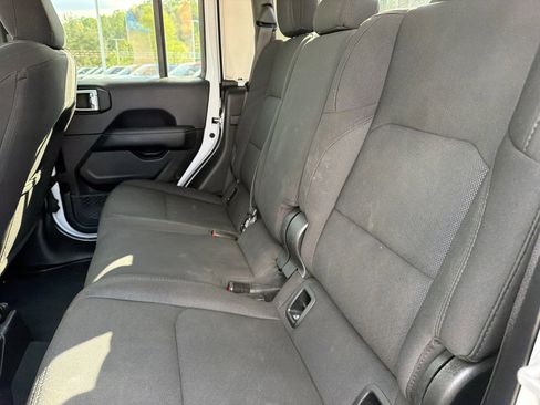 Used 2023 Jeep Gladiator Overland AWD/4WD image 13