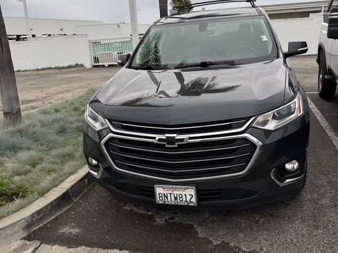 Used 2020 Chevrolet Traverse LT image 2