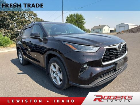 Used 2021 Toyota Highlander LE AWD/4WD image 1