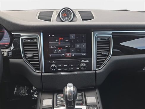 Used 2017 Porsche Macan Base image 23