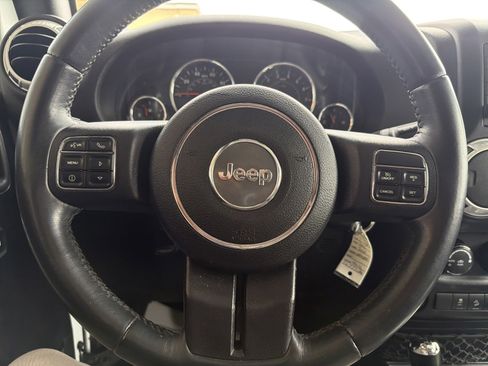 Used 2015 Jeep Wrangler Unlimited Sahara w/ Connectivity Group AWD/4WD image 24