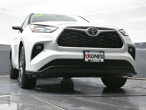 Used 2023 Toyota Highlander XLE FWD image 52