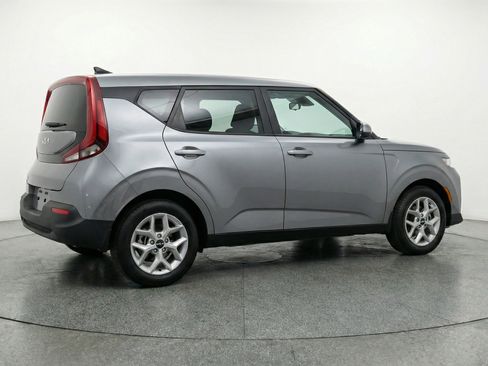 Used 2025 Kia Soul LX w/ LX Technology Package FWD image 9