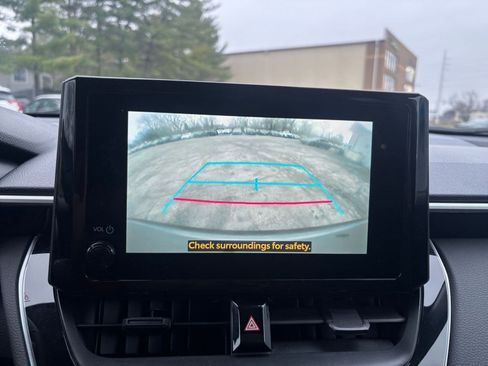 Used 2025 Toyota Corolla Cross LE image 17