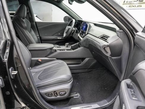 Used 2025 Lexus TX 500h AWD w/ Technology Package image 16