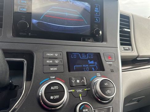 Used 2015 Toyota Sienna XLE w/ XLE Navigation Package image 43