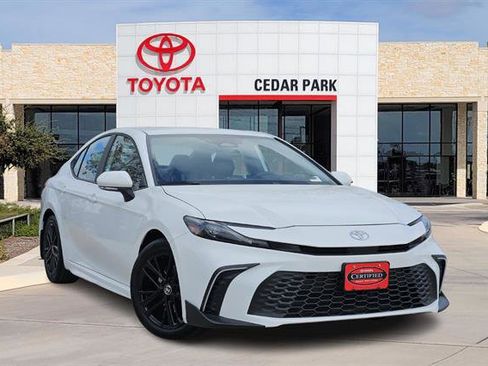 Certified 2025 Toyota Camry SE image 1