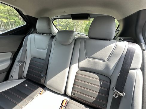 Used 2021 Nissan Kicks SR w/ SR Premium Package FWD image 8