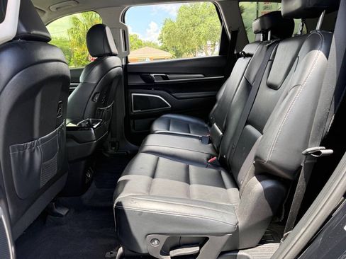 Used 2022 Kia Telluride LX FWD image 26