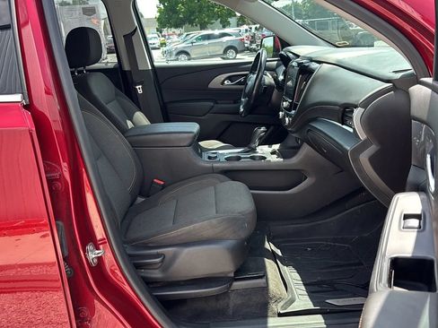 Used 2019 Chevrolet Traverse LT FWD image 17