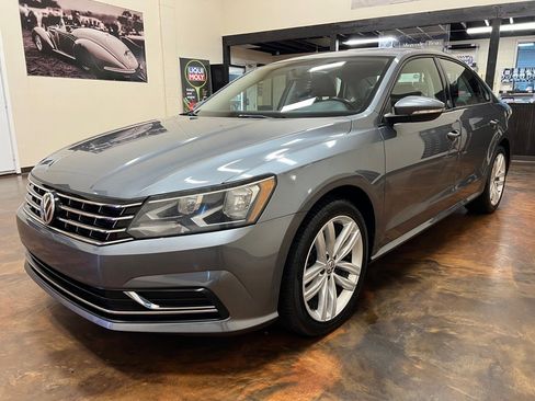 Used 2019 Volkswagen Passat 2.0T Wolfsburg w/ Wheels & Sunroof Package image 5
