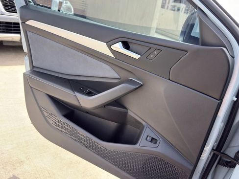 Used 2025 Volkswagen Jetta SE image 22