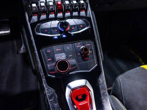 Used 2018 Lamborghini Huracan Performante image 43