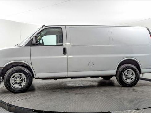 Used 2021 Chevrolet Express 3500 w/ Driver Convenience Package RWD image 3