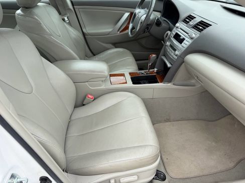 Used 2011 Toyota Camry XLE w/ XLE Extra-Value Pkg #1 FWD image 21