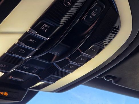 Certified 2022 Porsche Macan S image 27