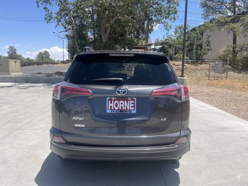 Used 2018 Toyota RAV4 LE image 9