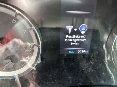 Used 2022 Toyota Highlander L image 9