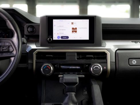 Certified 2025 Toyota Tacoma SR5 AWD/4WD image 16