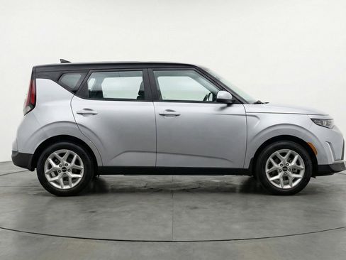 Used 2025 Kia Soul LX w/ LX Technology Package FWD image 11