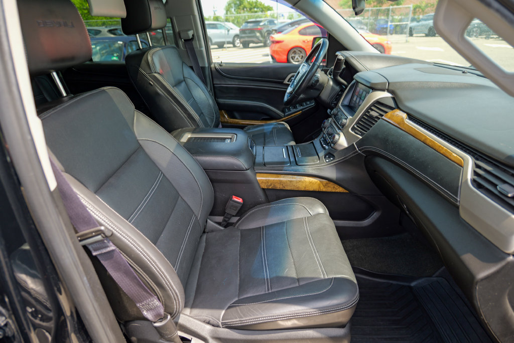 Used 2017 GMC Yukon Denali w/ Open Road Package AWD/4WD image 39