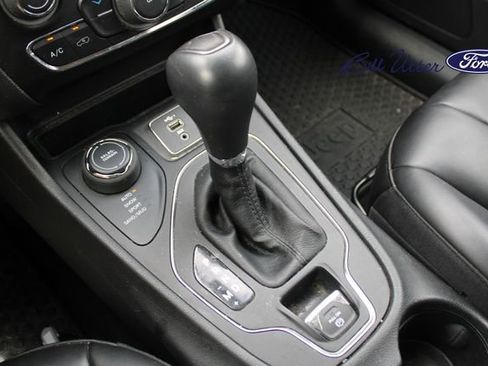 Used 2020 Jeep Cherokee Latitude Plus w/ Cold Weather Group AWD/4WD image 15