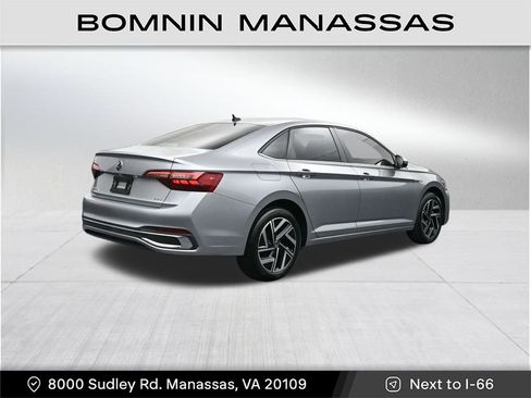 Used 2023 Volkswagen Jetta SEL image 5