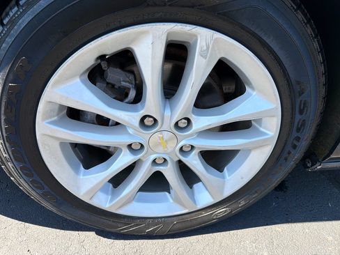 Used 2018 Chevrolet Malibu LT FWD image 11