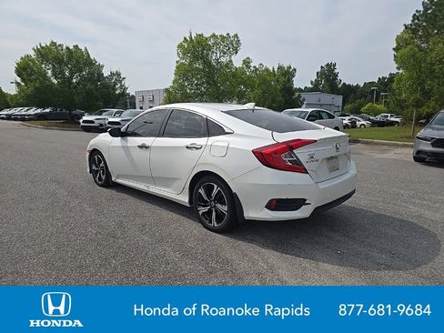Used 2017 Honda Civic Touring image 3