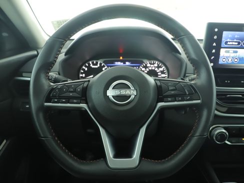 Used 2024 Nissan Altima 2.5 SR w/ SR Premium Package image 13