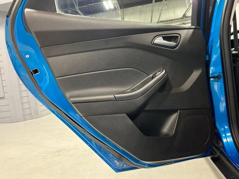 Used 2015 Ford Focus SE w/ SE Cold Weather Package FWD image 29