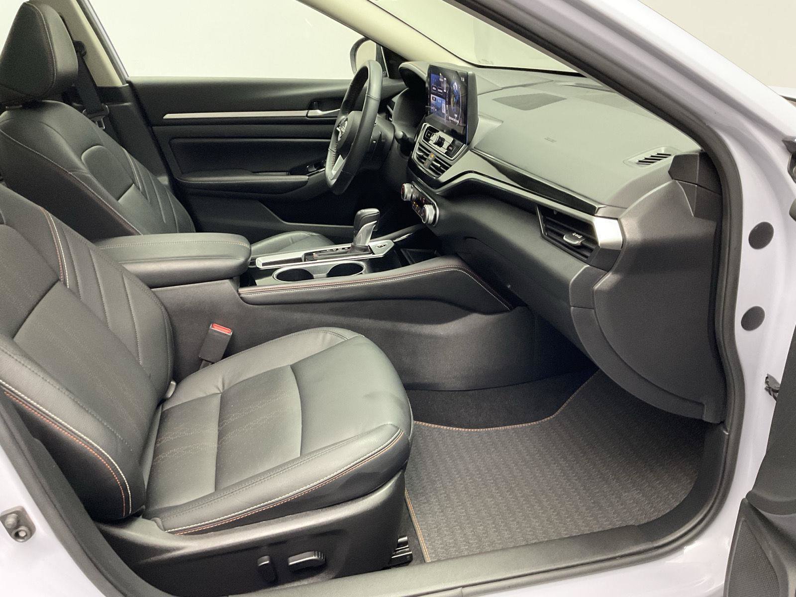 Used 2024 Nissan Altima 2.5 SR w/ SR Premium Package FWD image 23