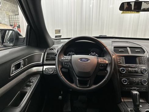 Used 2017 Ford Explorer XLT AWD/4WD image 13
