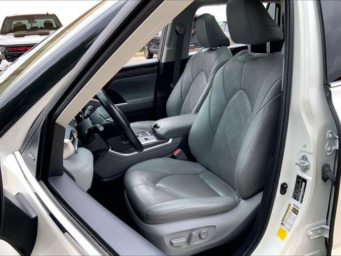 Used 2021 Toyota Highlander Platinum image 8