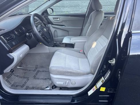 Used 2017 Toyota Camry LE FWD image 11