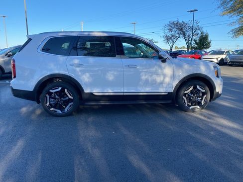 New 2025 Kia Telluride S image 8