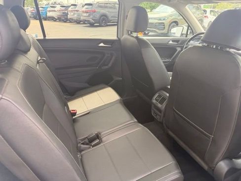 Used 2018 Volkswagen Tiguan SE w/ Panoramic Sunroof Package FWD image 14