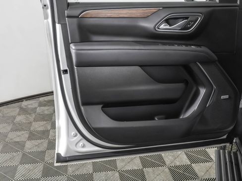 Used 2024 Chevrolet Suburban High Country image 39