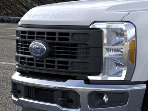 New 2026 Ford F250 XL w/ XL Off-Road Package image 17
