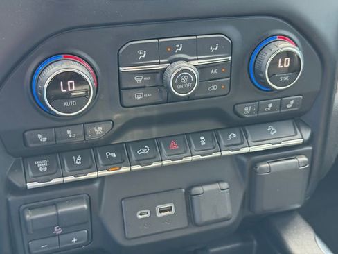 Certified 2020 Chevrolet Silverado 2500 LTZ image 24