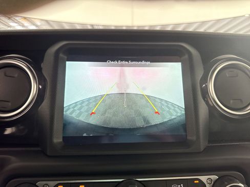 Used 2022 Jeep Wrangler Unlimited Sahara image 19