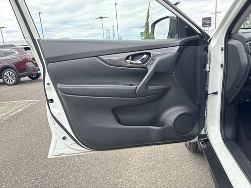 Used 2019 Nissan Rogue SV FWD image 17