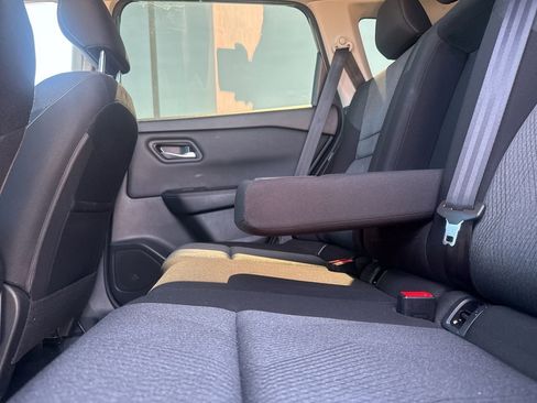 Certified 2024 Nissan Rogue SV image 33