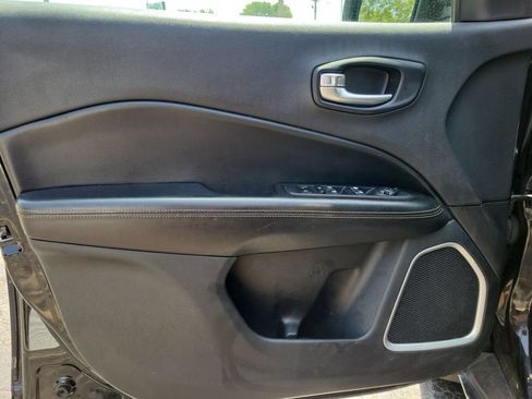 Used 2019 Jeep Compass Limited AWD/4WD image 16