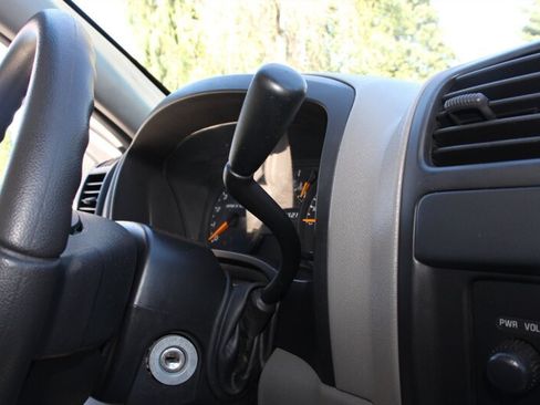 Used 2005 Chevrolet Colorado 2WD Regular Cab image 8