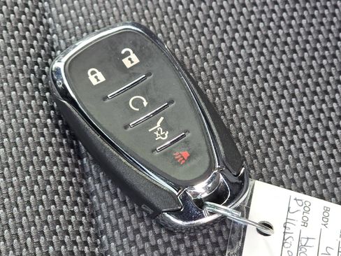 Used 2023 Chevrolet Traverse LT image 38