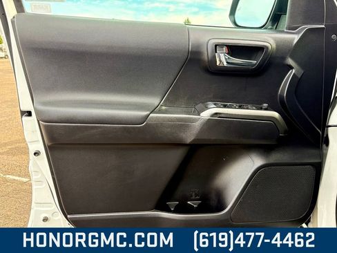 Used 2020 Toyota Tacoma TRD Off-Road image 17