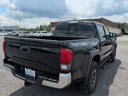 Used 2019 Toyota Tacoma TRD Off-Road AWD/4WD image 8