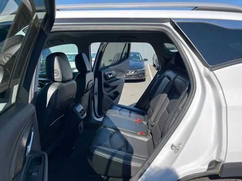 Used 2024 GMC Terrain SLT AWD/4WD image 28