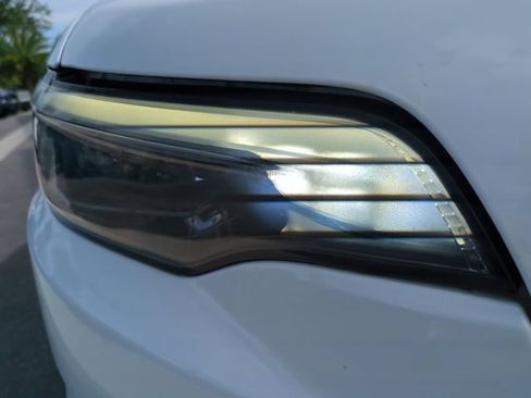 Used 2019 Jeep Cherokee Limited FWD image 10